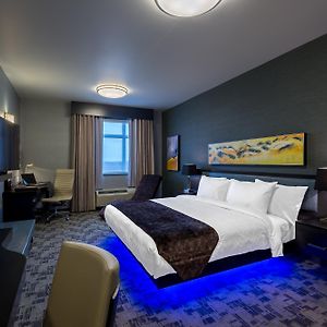 Applause Hotel Calgary Airport By Clique